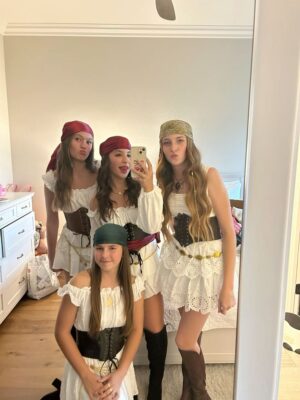 +20 Trendy Group Halloween Costumes for 2025