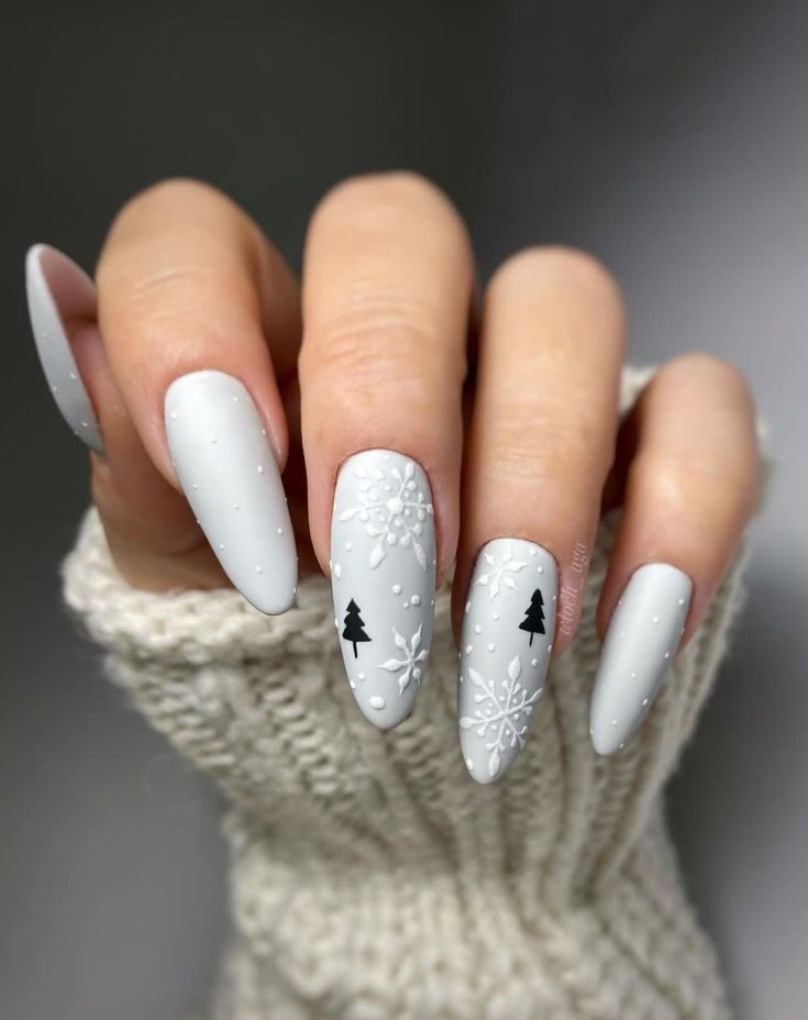 white-christmas-nails